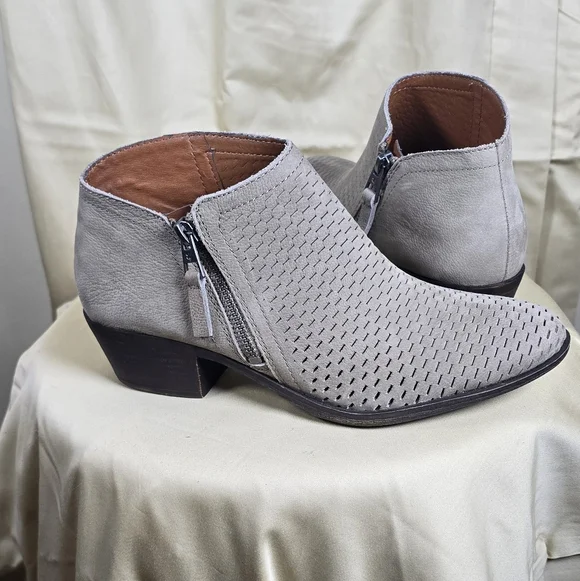 Lucky Brand Bohemian Cabincore Beige Suede Perforated Ankle Booties 8.5M - Picture 5 of 13